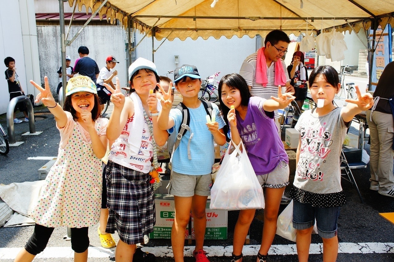 らっしゃい大子百円街(100円商店街) 地元の子供たち