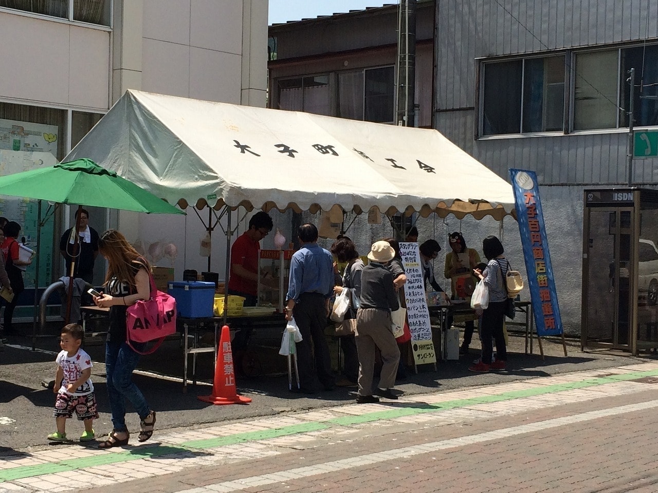 らっしゃい大子百円街(100円商店街) 常陽銀行駐車場の抽選所。
